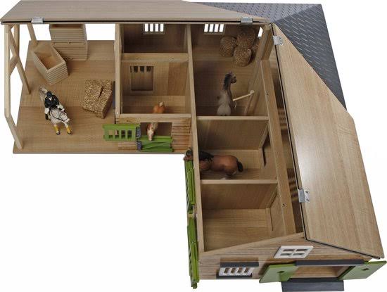 1-24 Scale Horse Stable with 4 Box Storage & Wash Box A44980