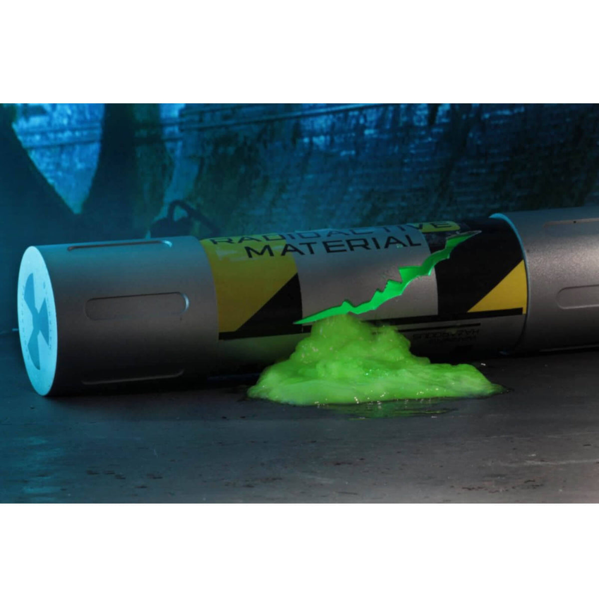 Mutagen Canister Prop Replica H6922